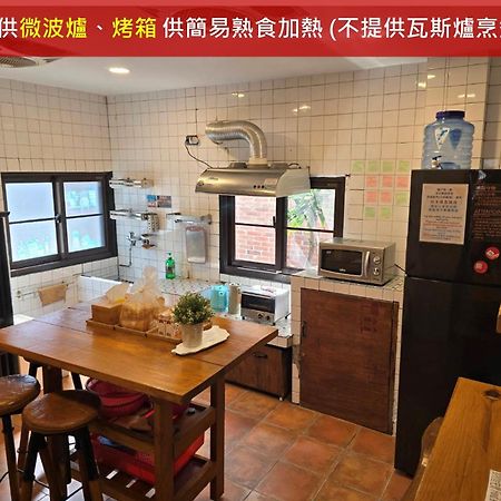Old Wow老屋瓦共享民宿hostel 桃園市民宿074號 龍潭郷 エクステリア 写真