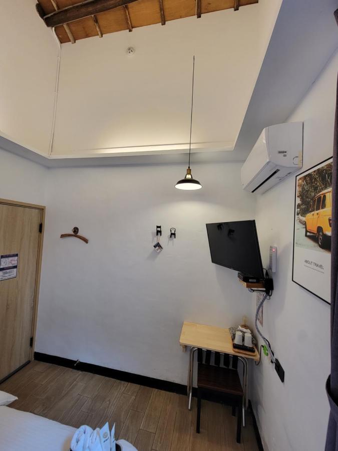 Old Wow老屋瓦共享民宿hostel 桃園市民宿074號 龍潭郷 エクステリア 写真