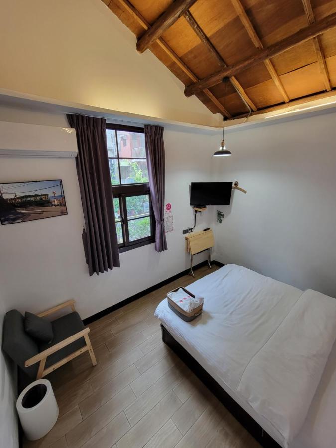 Old Wow老屋瓦共享民宿hostel 桃園市民宿074號 龍潭郷 エクステリア 写真