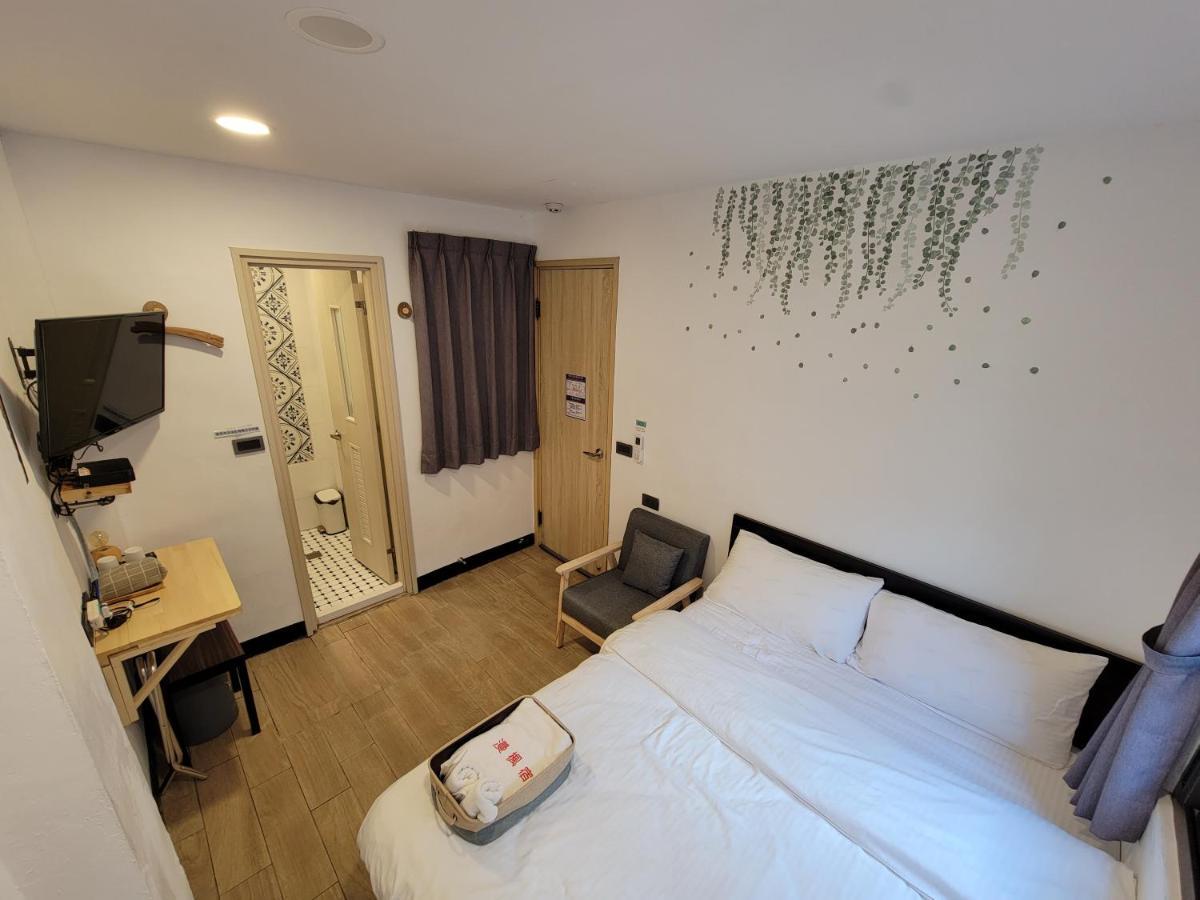 Old Wow老屋瓦共享民宿hostel 桃園市民宿074號 龍潭郷 エクステリア 写真