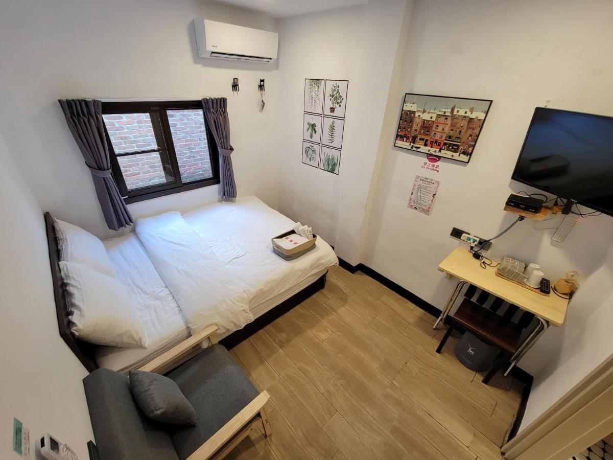 Old Wow老屋瓦共享民宿hostel 桃園市民宿074號 龍潭郷 エクステリア 写真